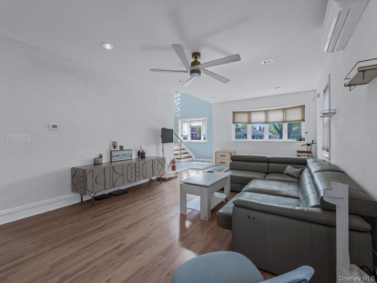 252-15 82nd Avenue