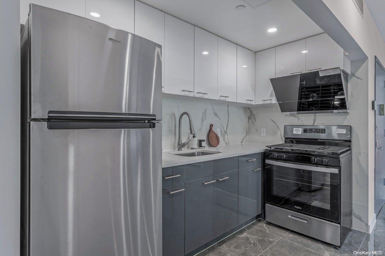 43-30 52 Street Unit: 2B