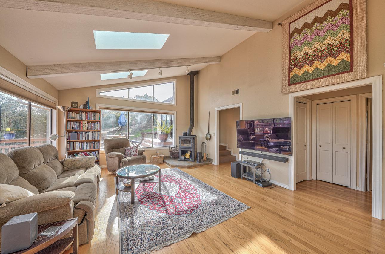 24725 Avenida Principal