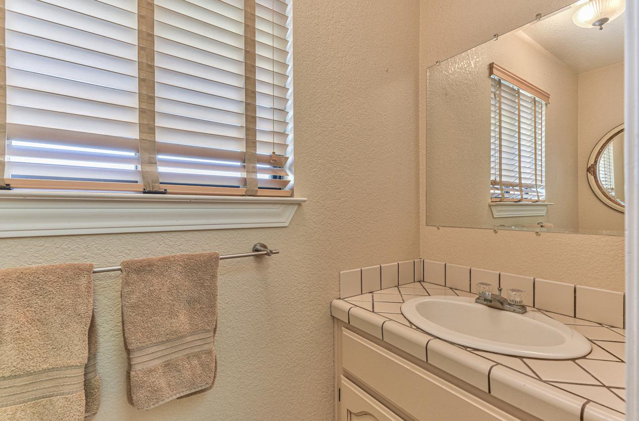 24725 Avenida Principal