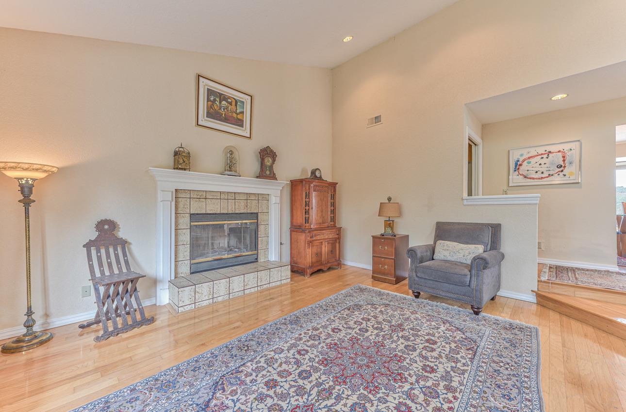 24725 Avenida Principal