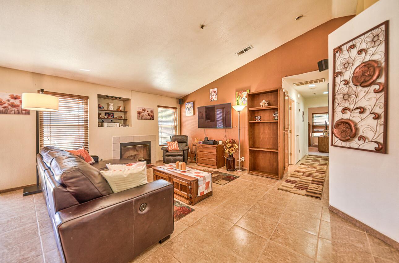 346 Chardonnay DR