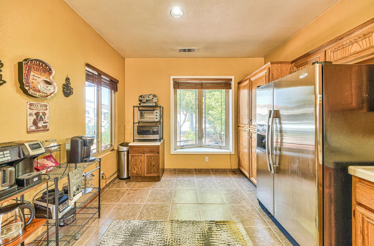 346 Chardonnay DR