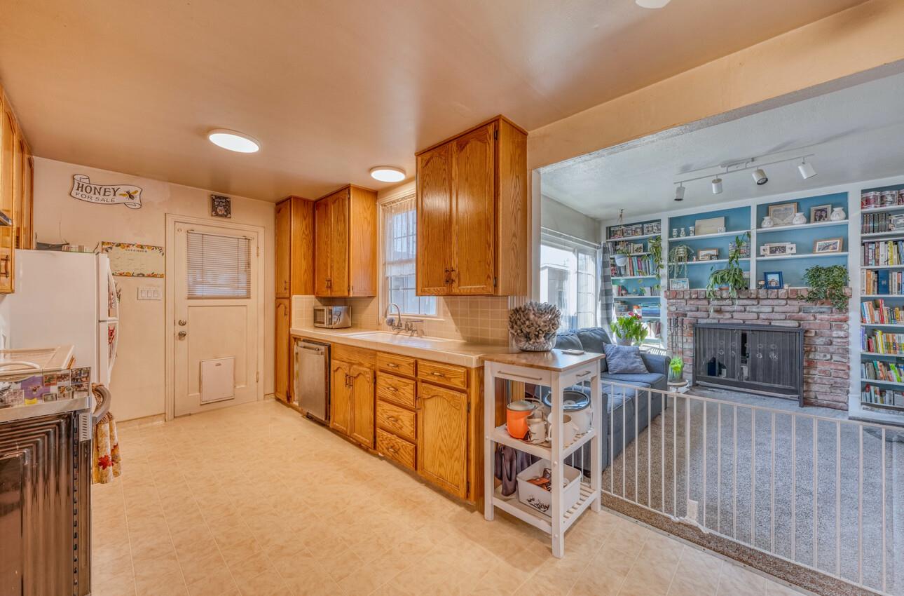 489 Brockmann DR