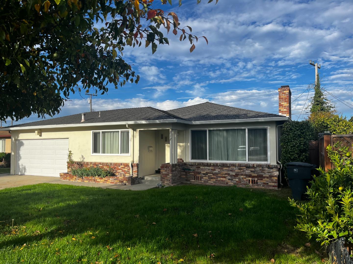 712 W Alisal ST