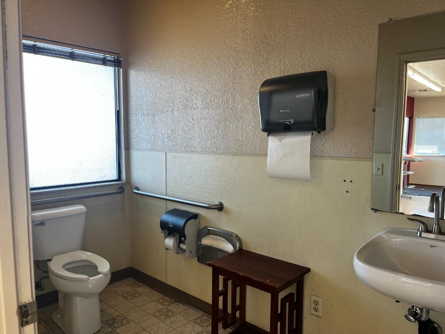 1326 Natividad RD A1