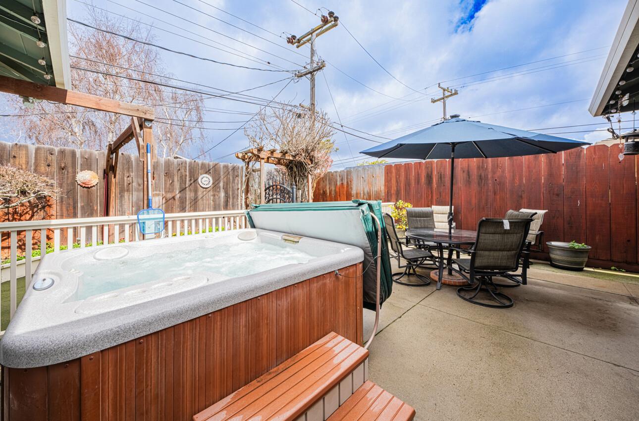 607 La Mesa DR