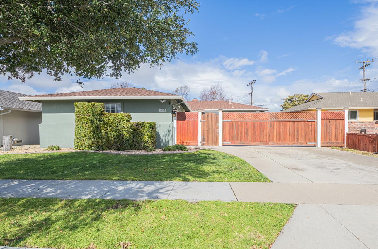 607 La Mesa DR