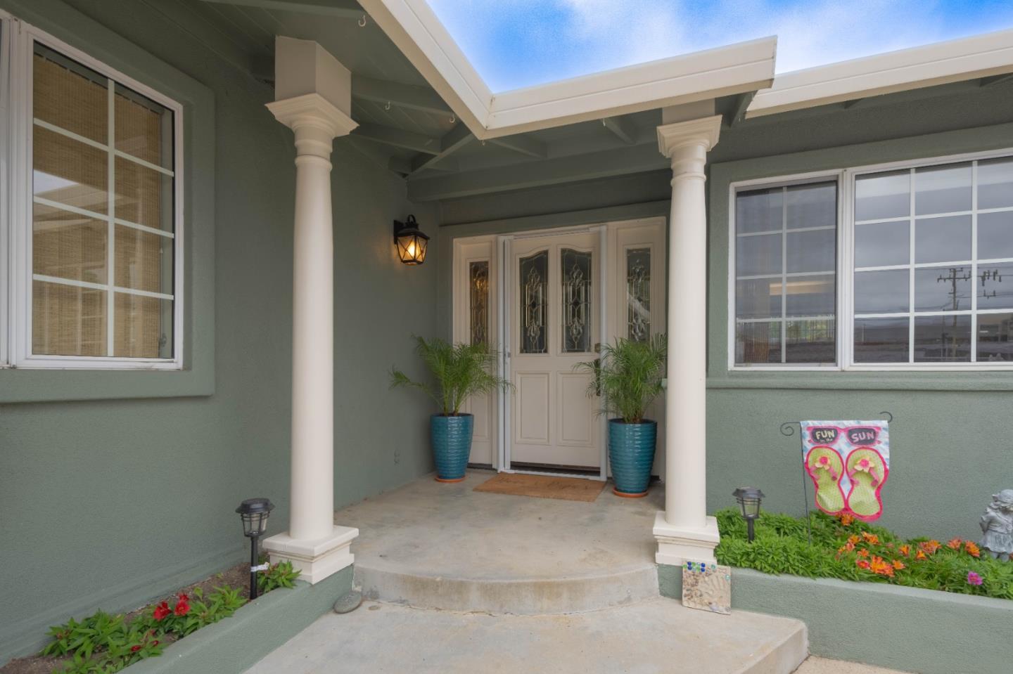 607 La Mesa DR