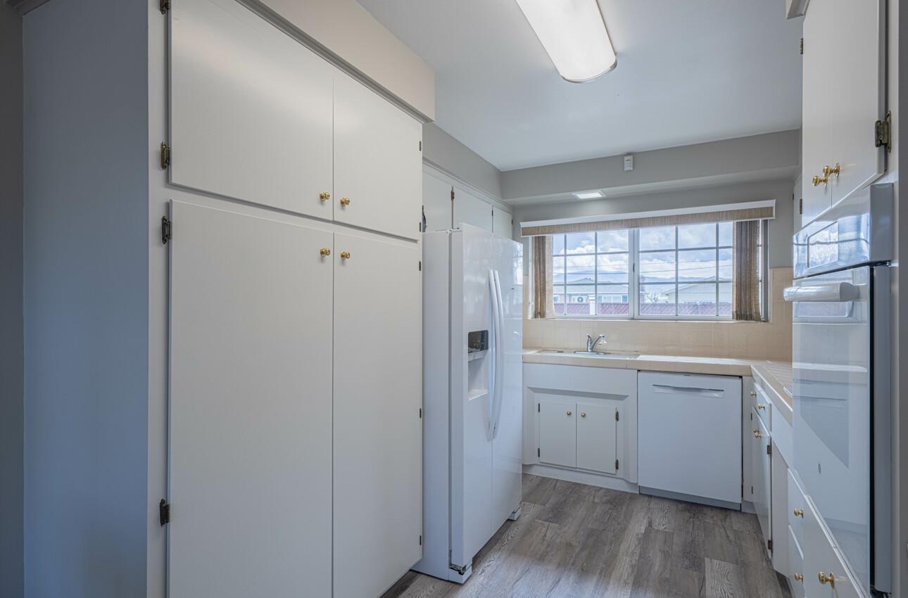 607 La Mesa DR