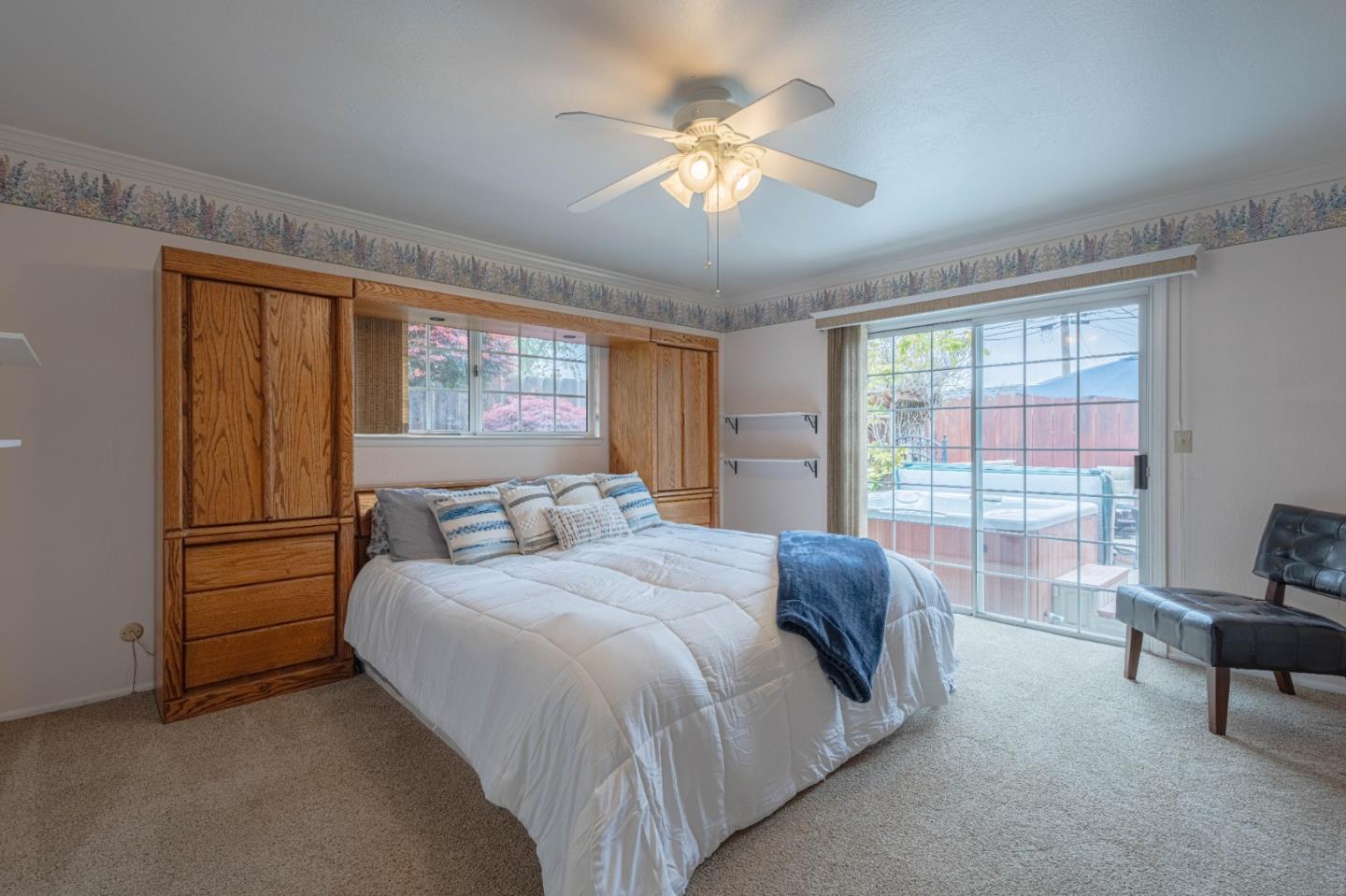 607 La Mesa DR