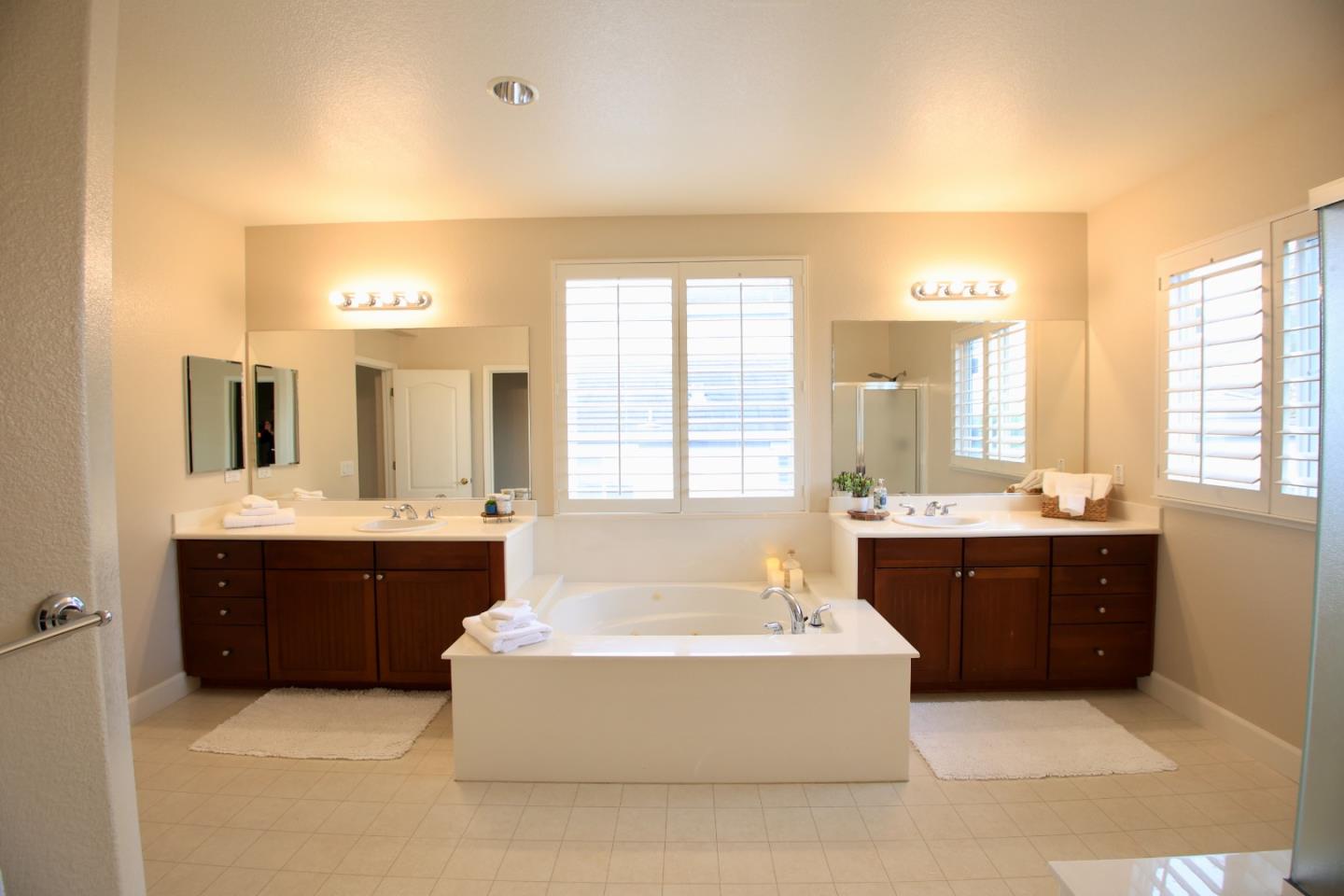 5054 Sunset Vista DR