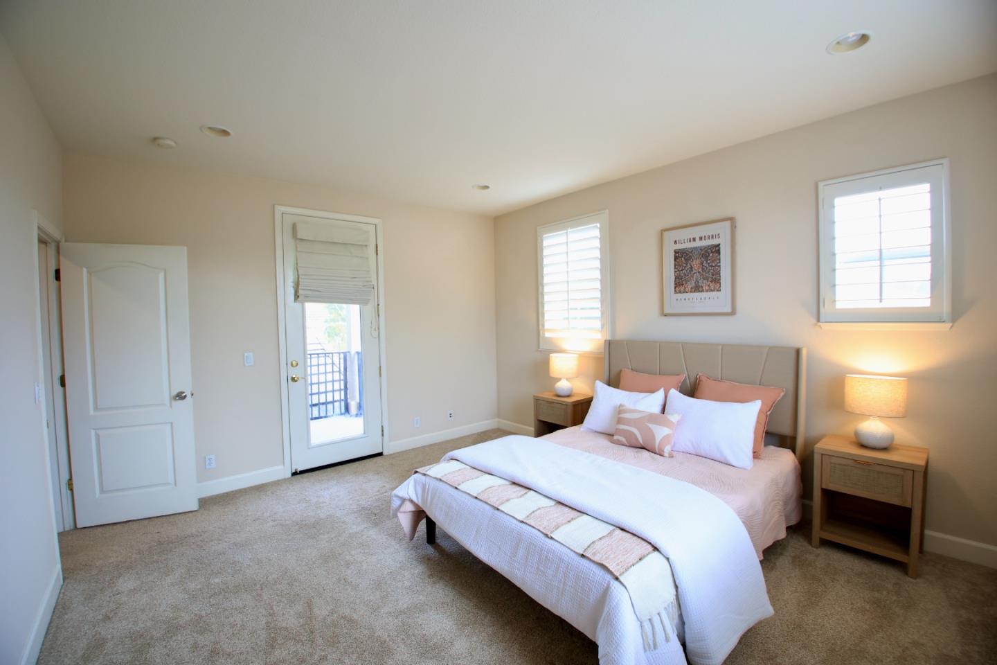 5054 Sunset Vista DR