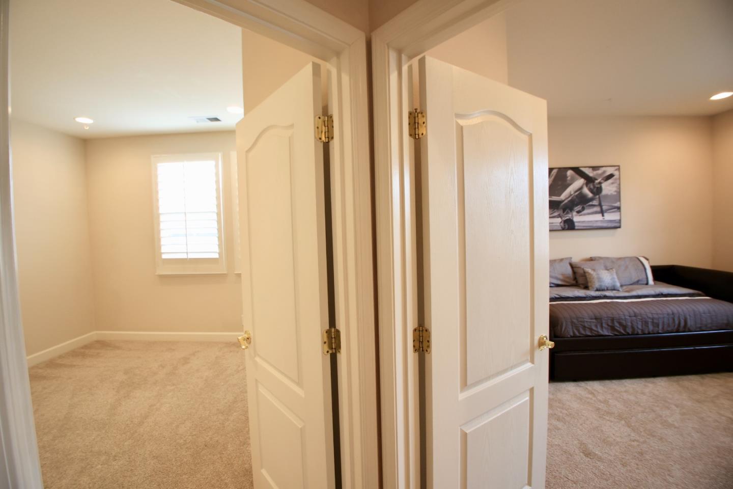 5054 Sunset Vista DR