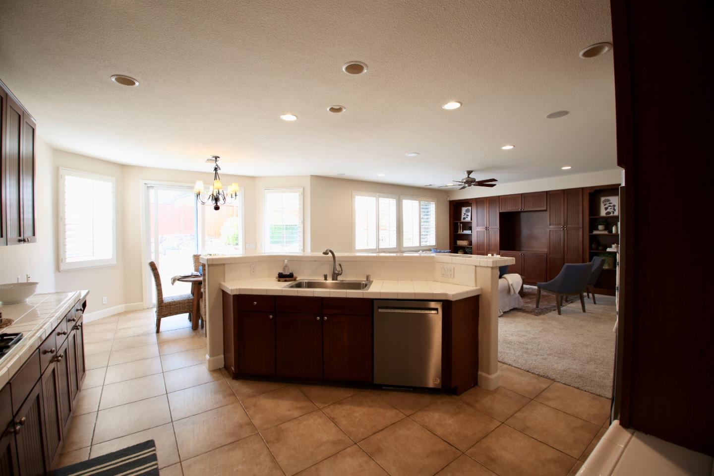 5054 Sunset Vista DR