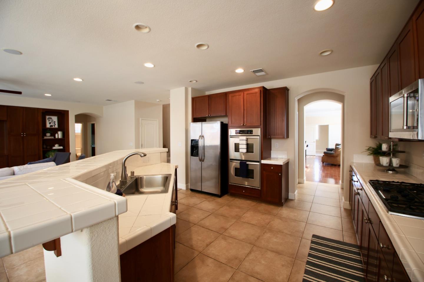 5054 Sunset Vista DR