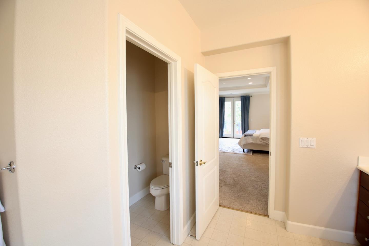 5054 Sunset Vista DR