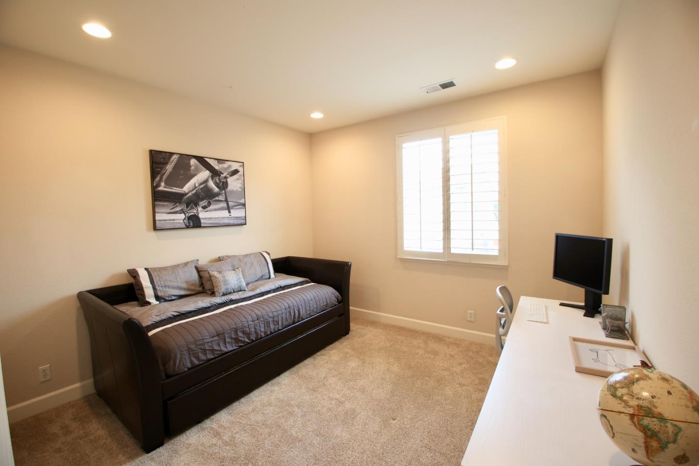 5054 Sunset Vista DR