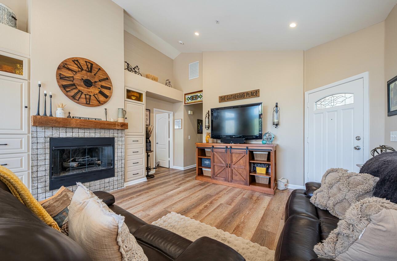 25211 Azalea CT