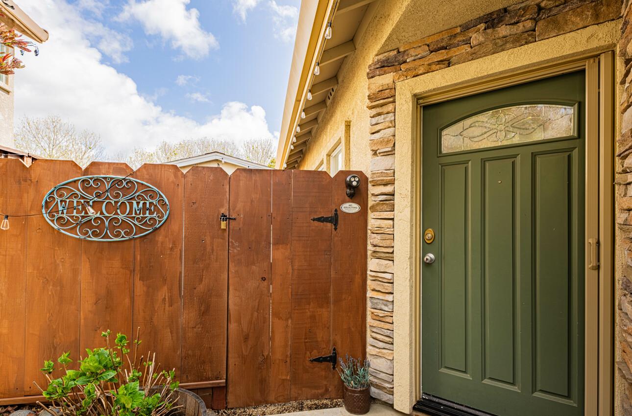 25211 Azalea CT