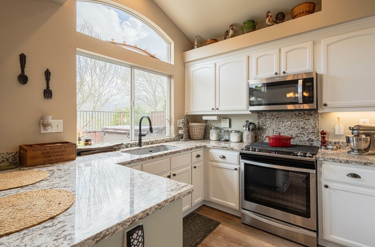 25211 Azalea CT