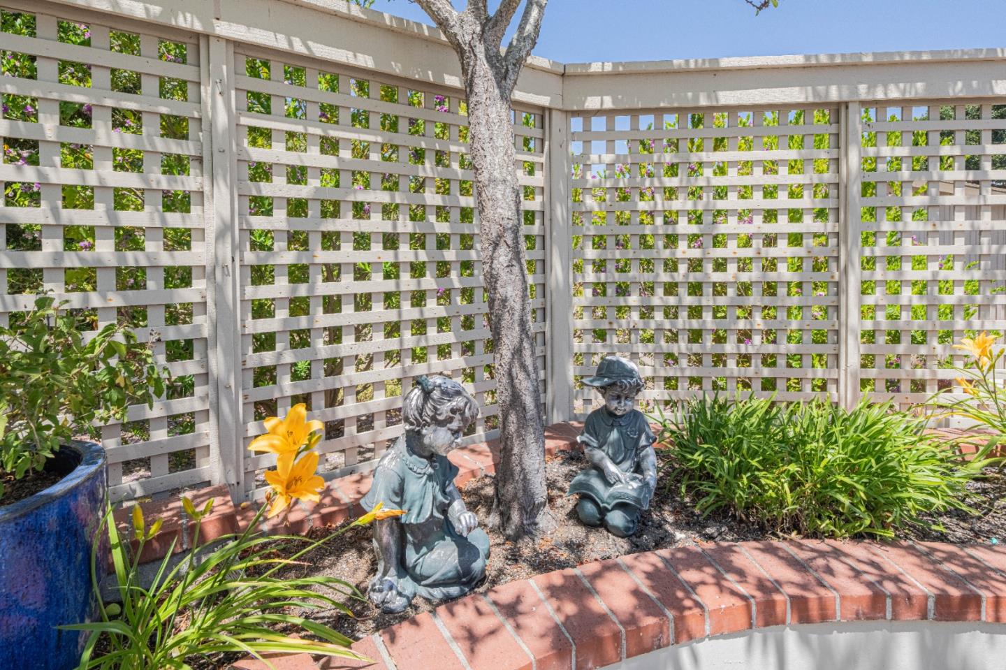 25552 Meadowview Circle