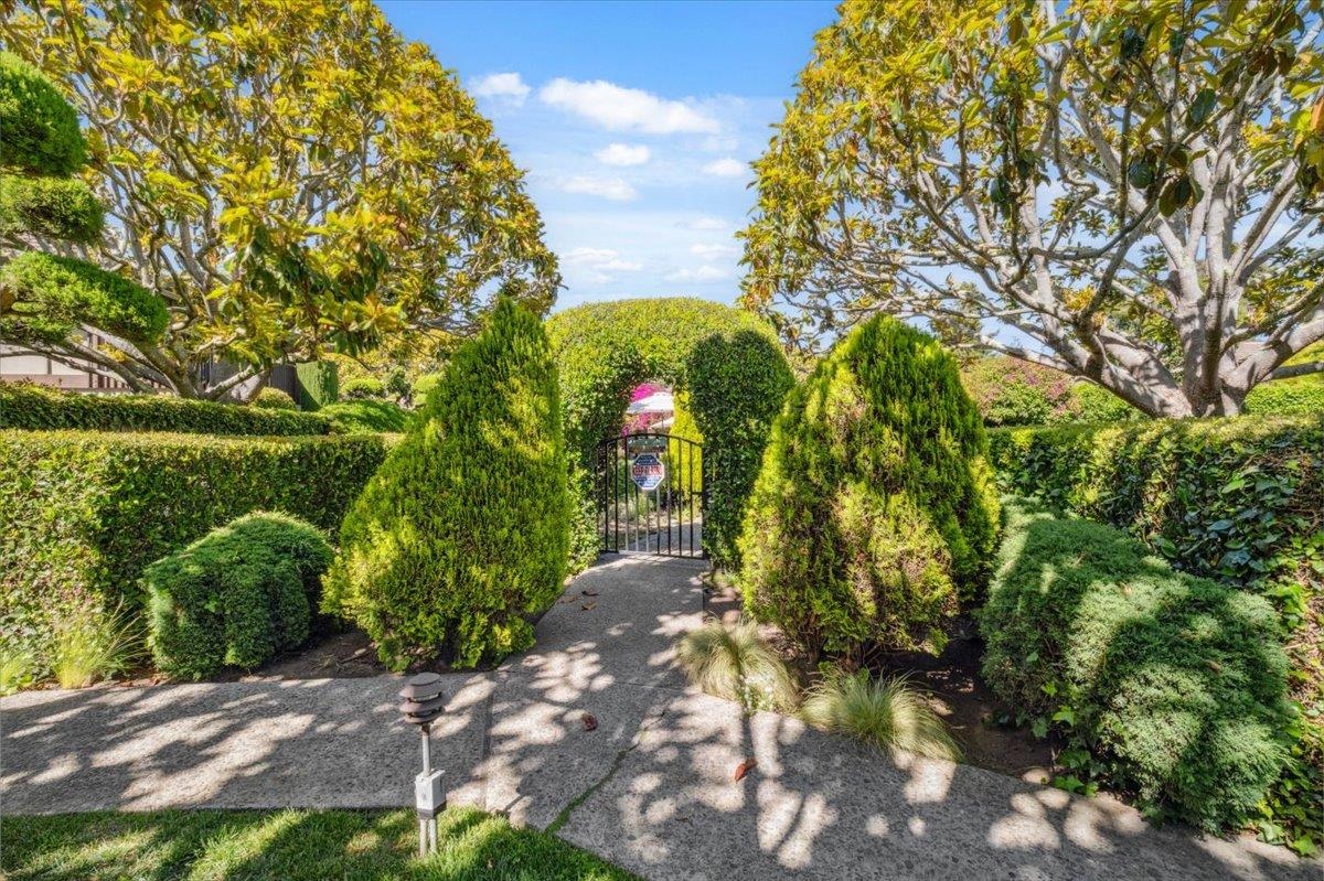 9500 Center Street 1