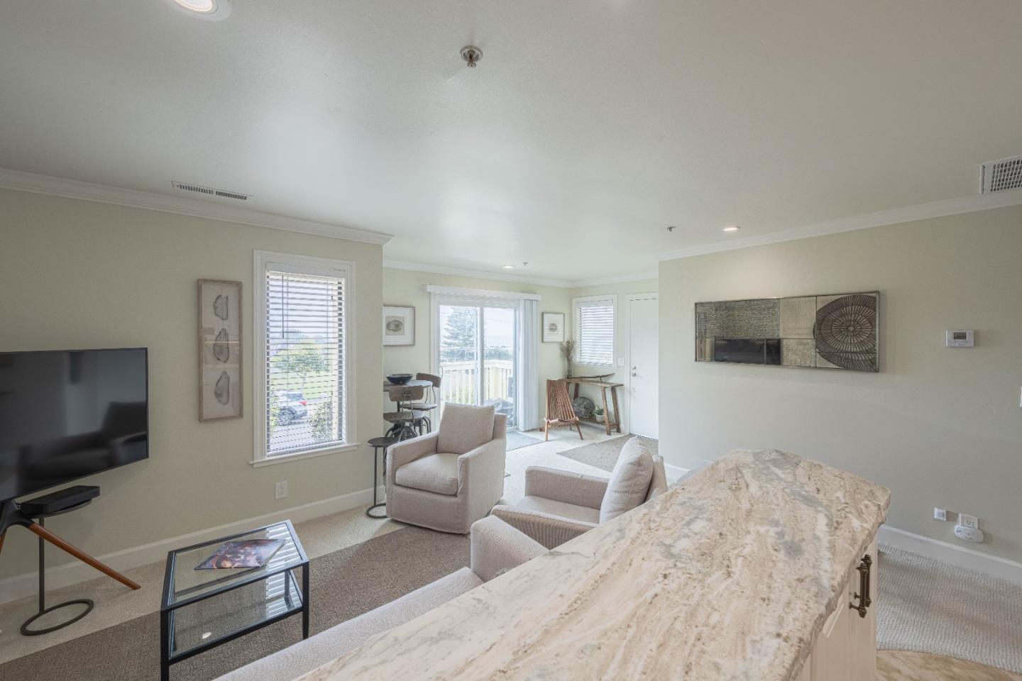 585 Laine Street 10
