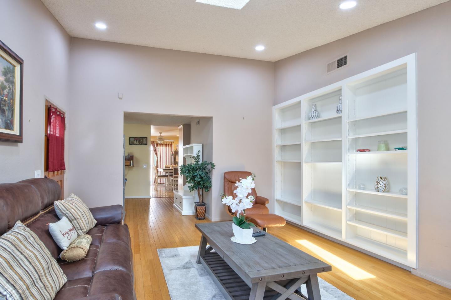 373 Mainsail Road