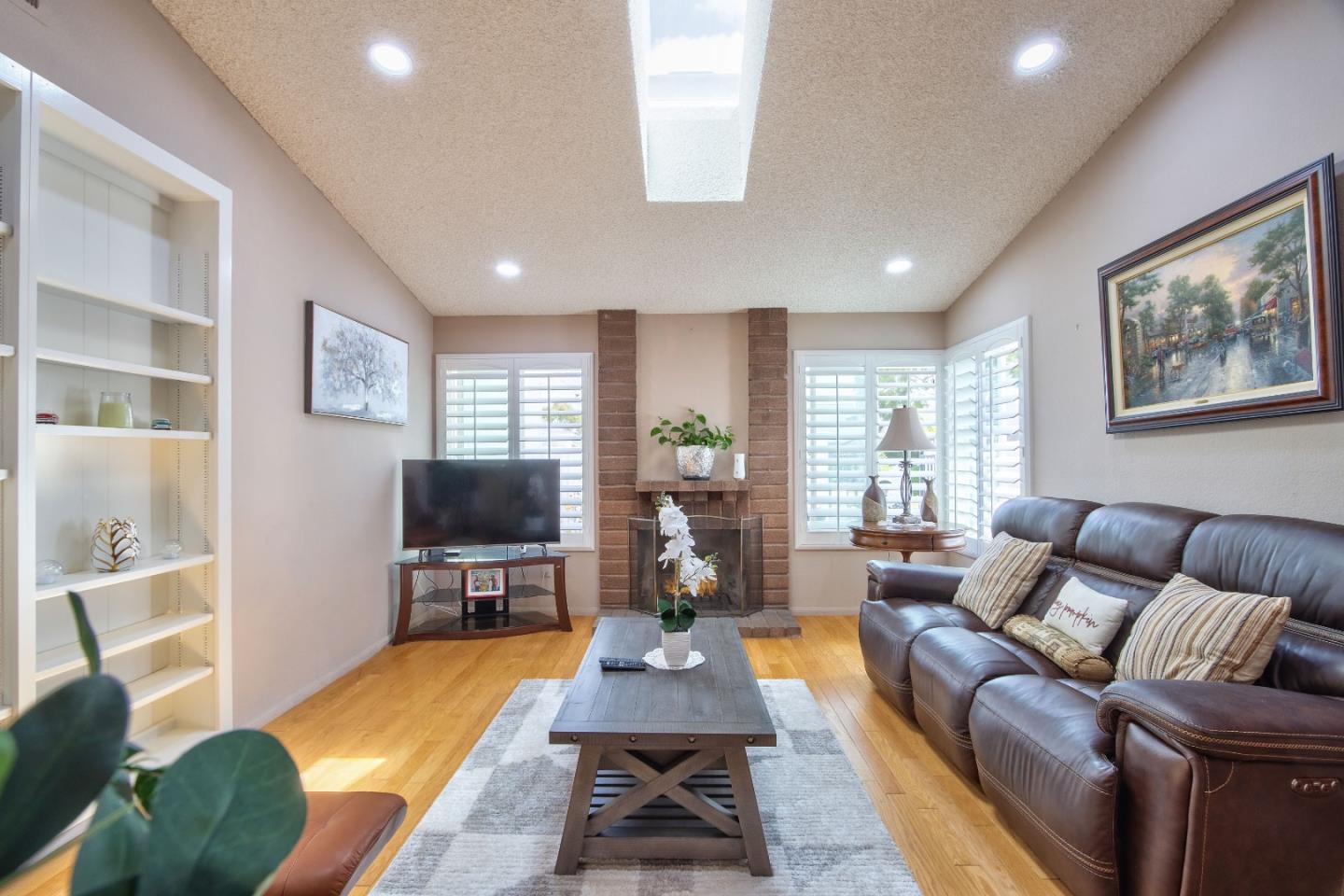 373 Mainsail Road