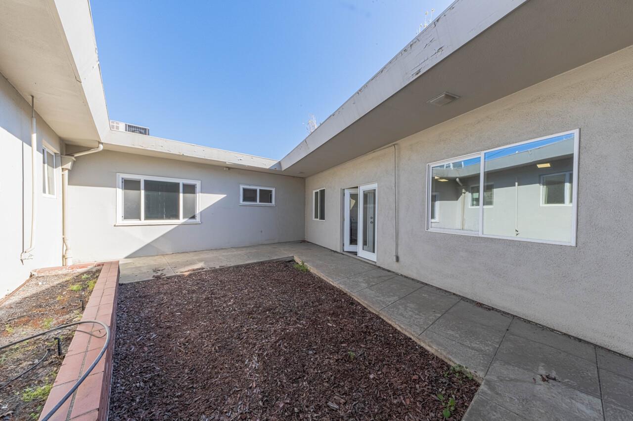 109 East Alisal Street