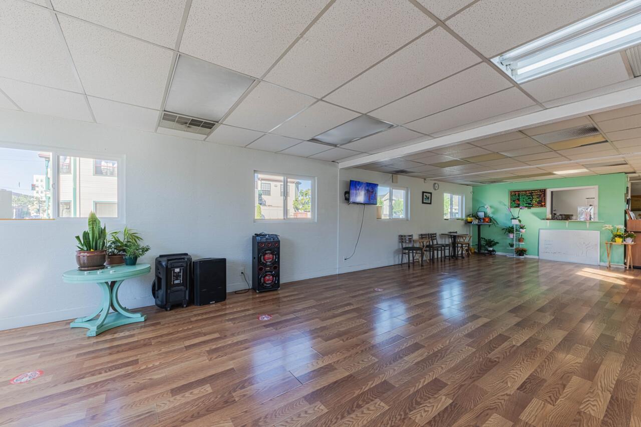 109 East Alisal Street