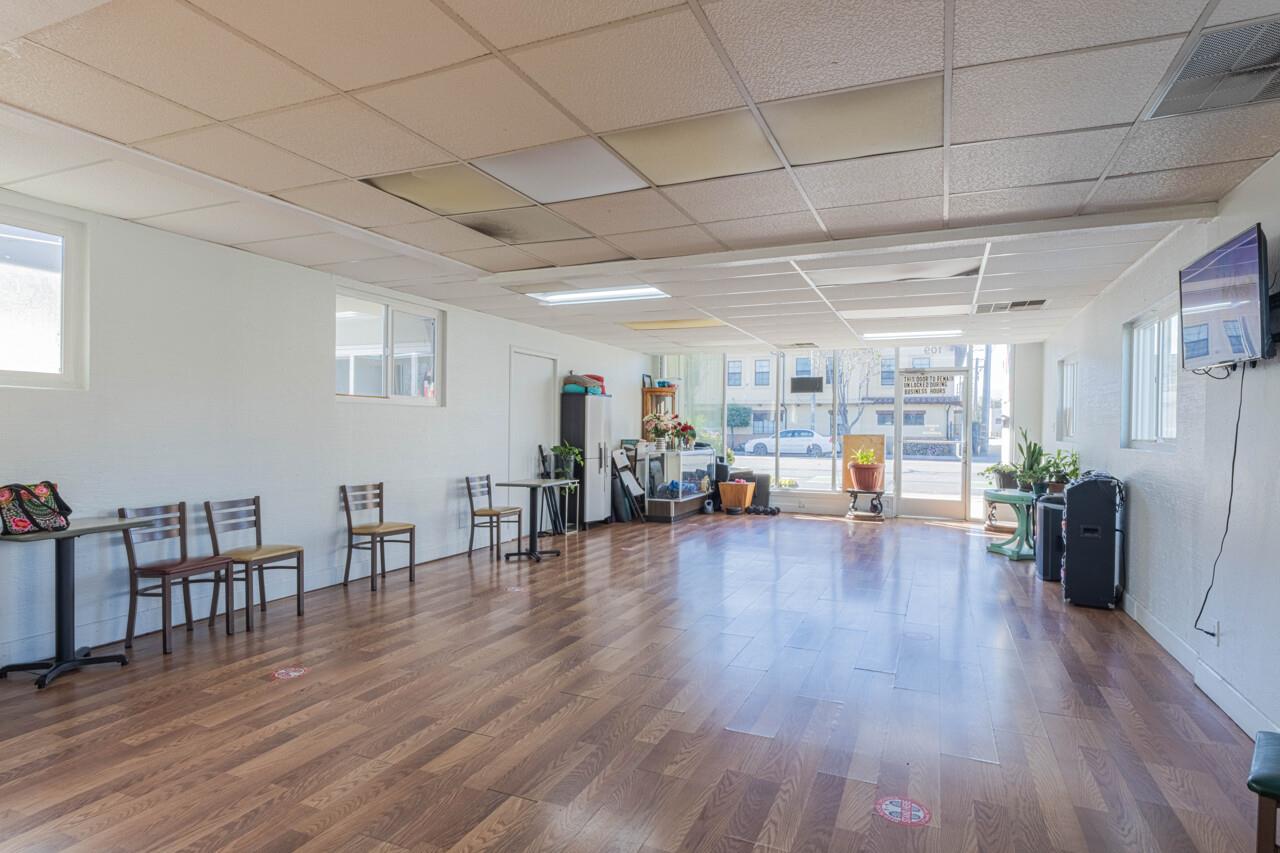 109 East Alisal Street