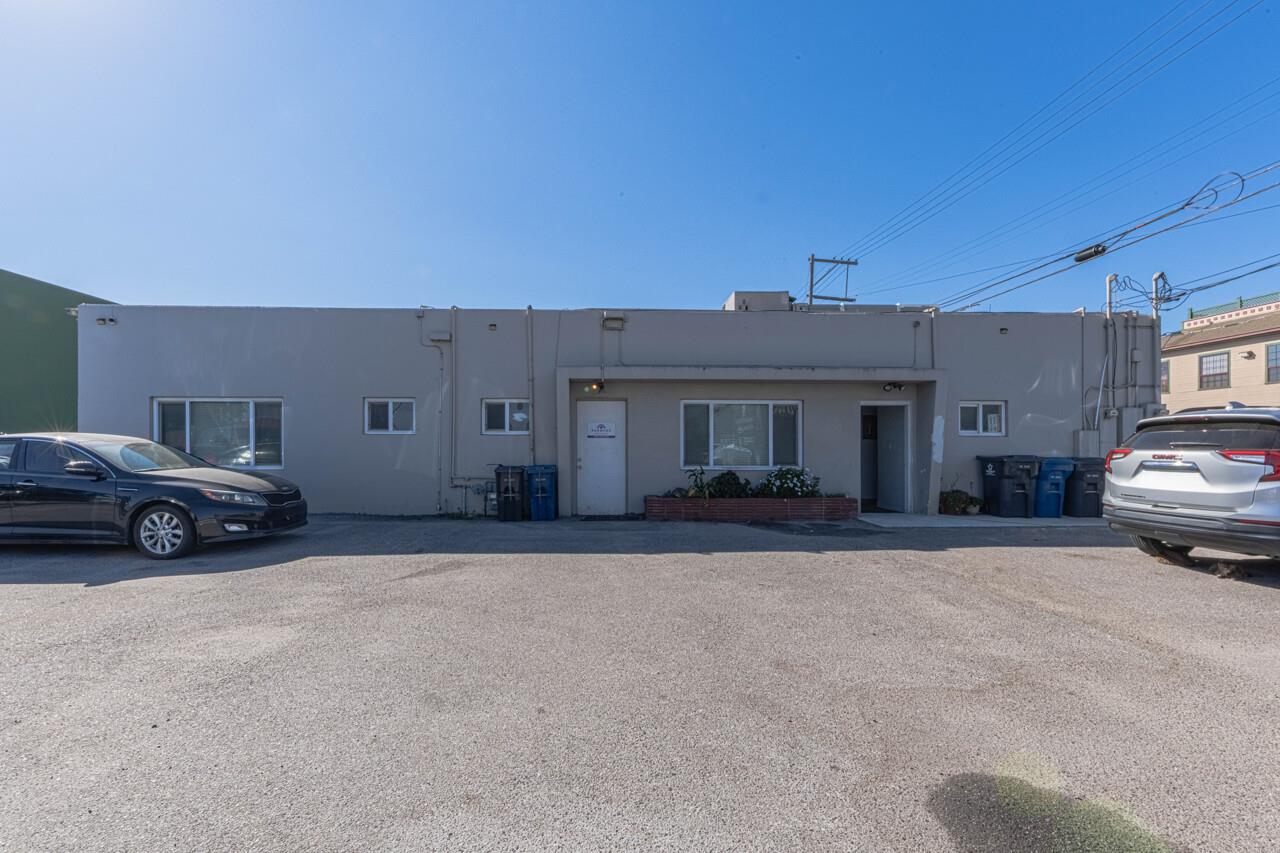 109 East Alisal Street