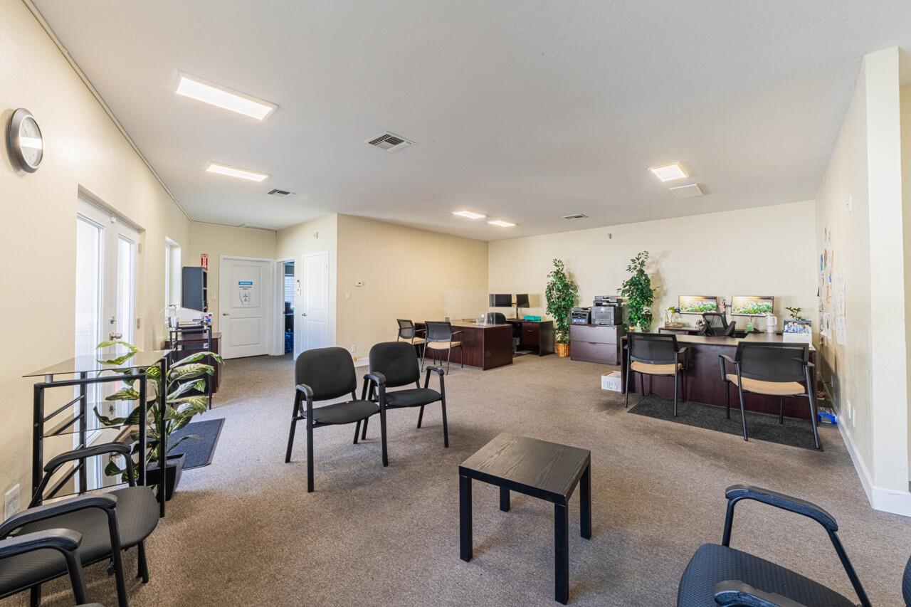 109 East Alisal Street