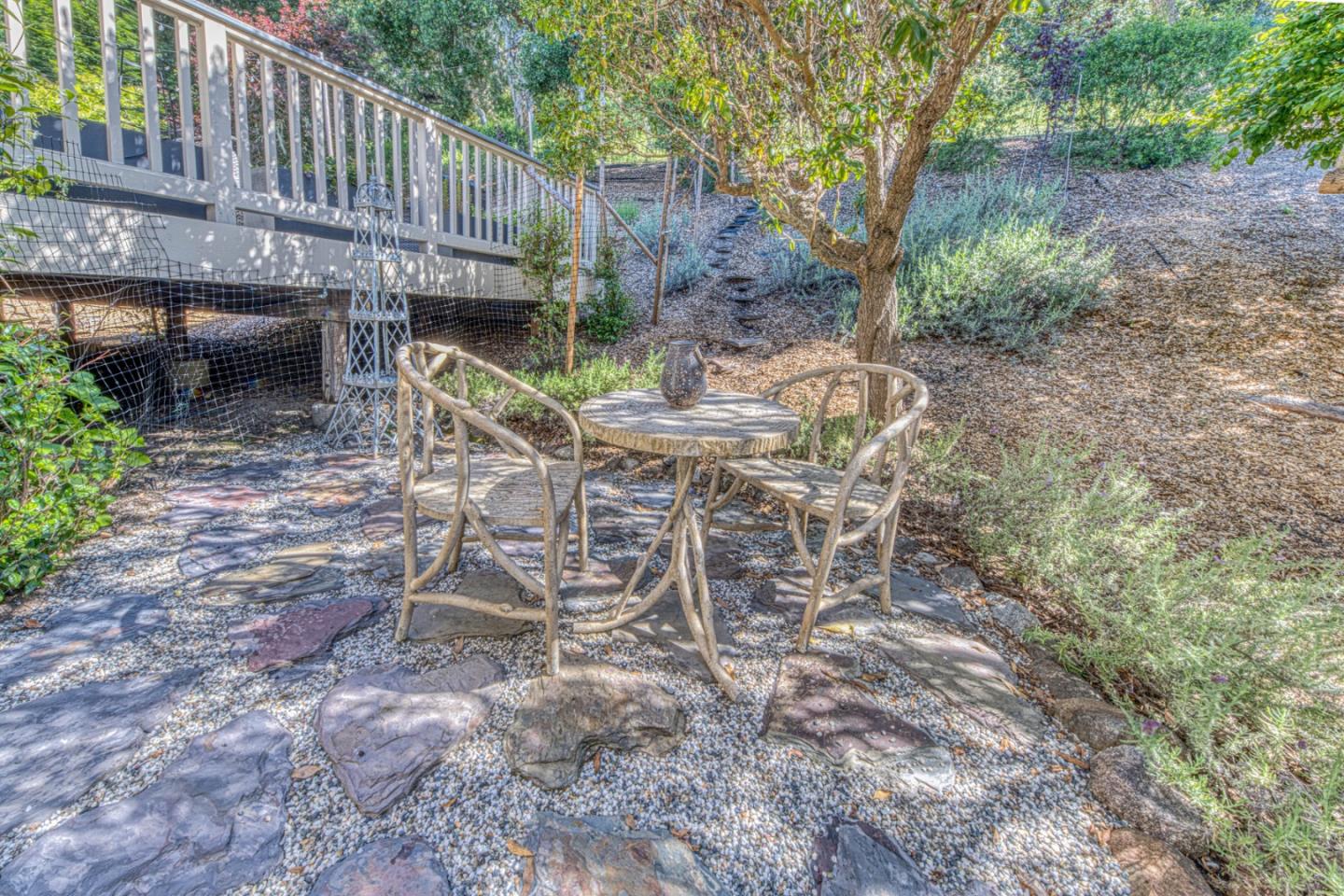 10618 Hillside Lane