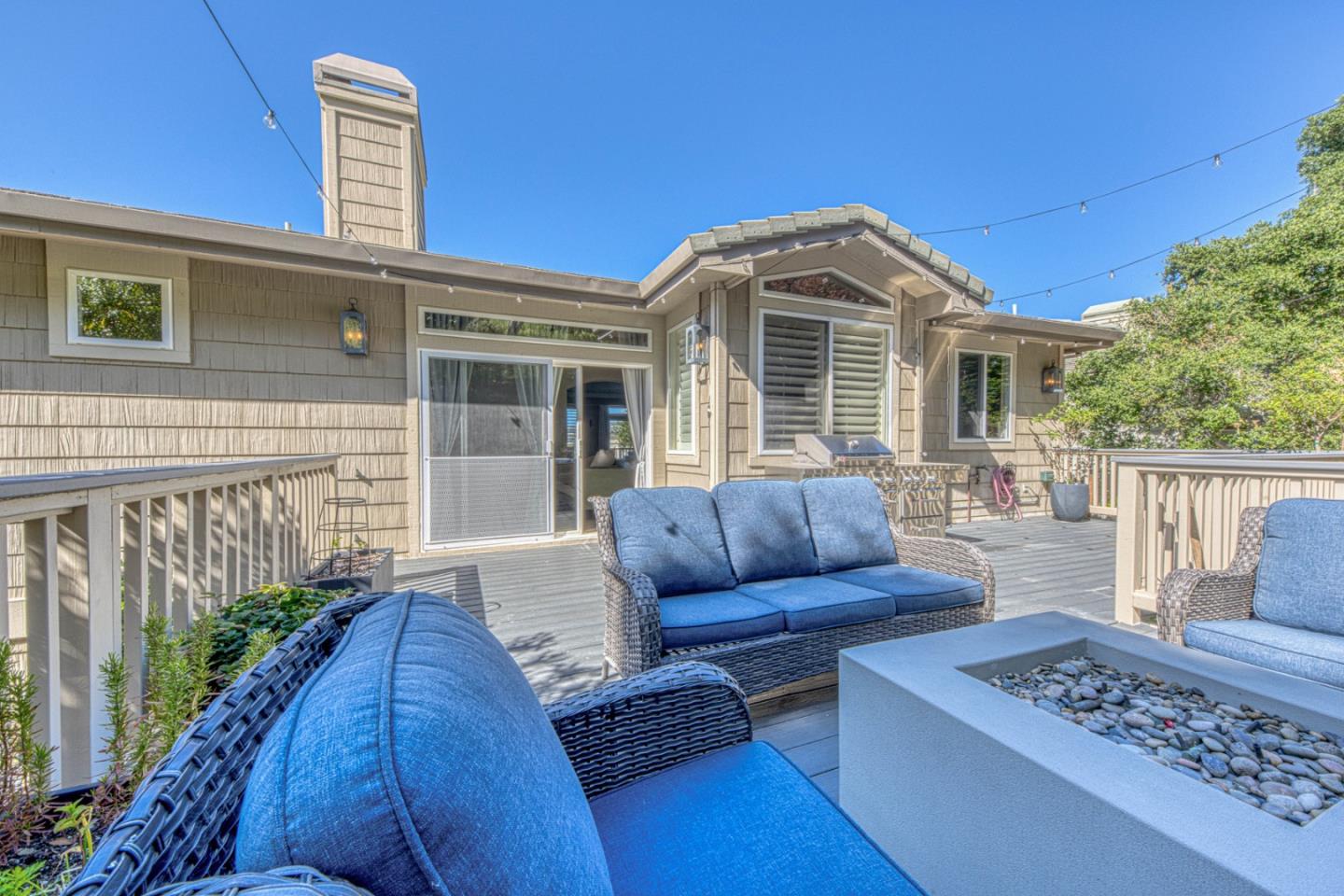 10618 Hillside Lane