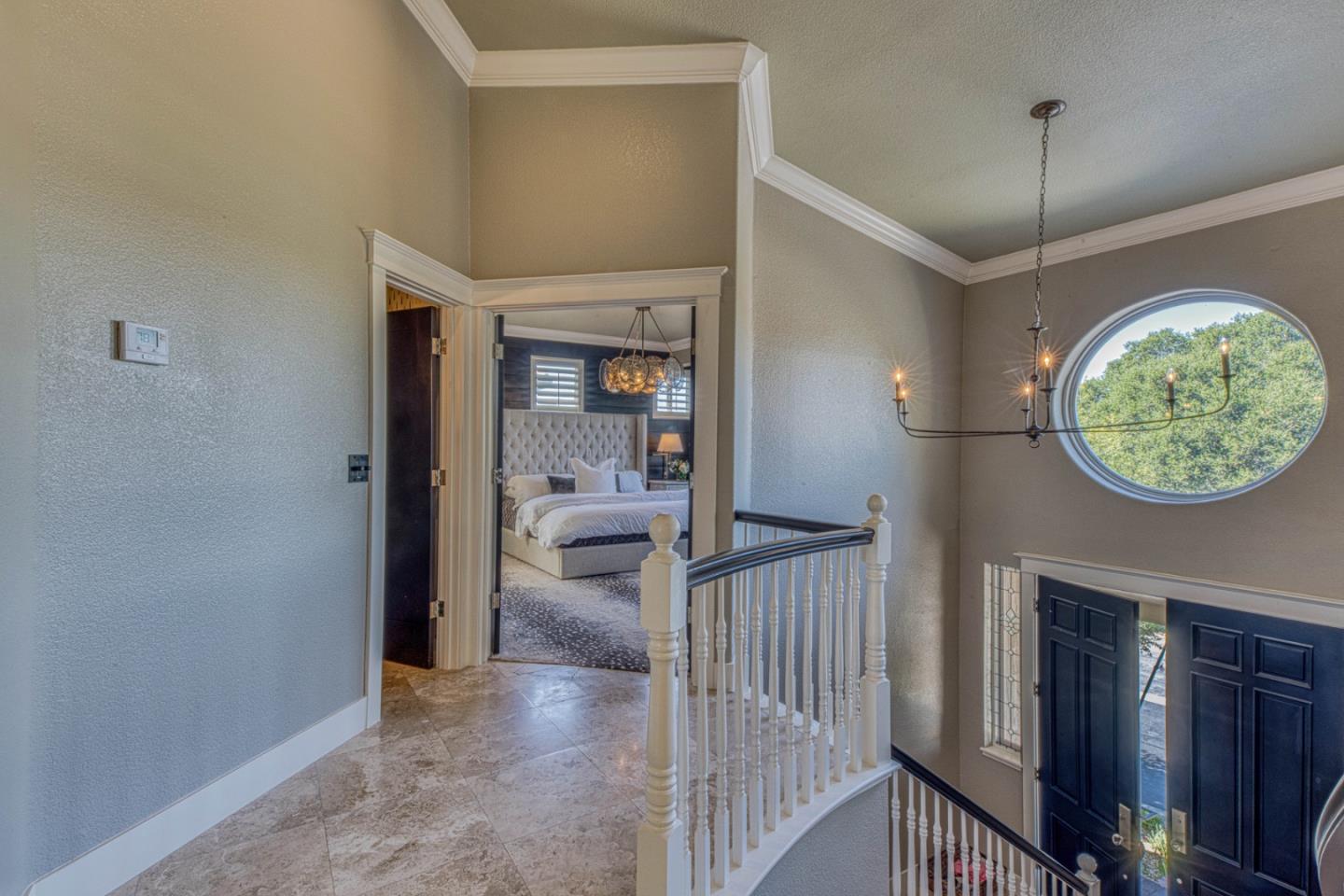 10618 Hillside Lane