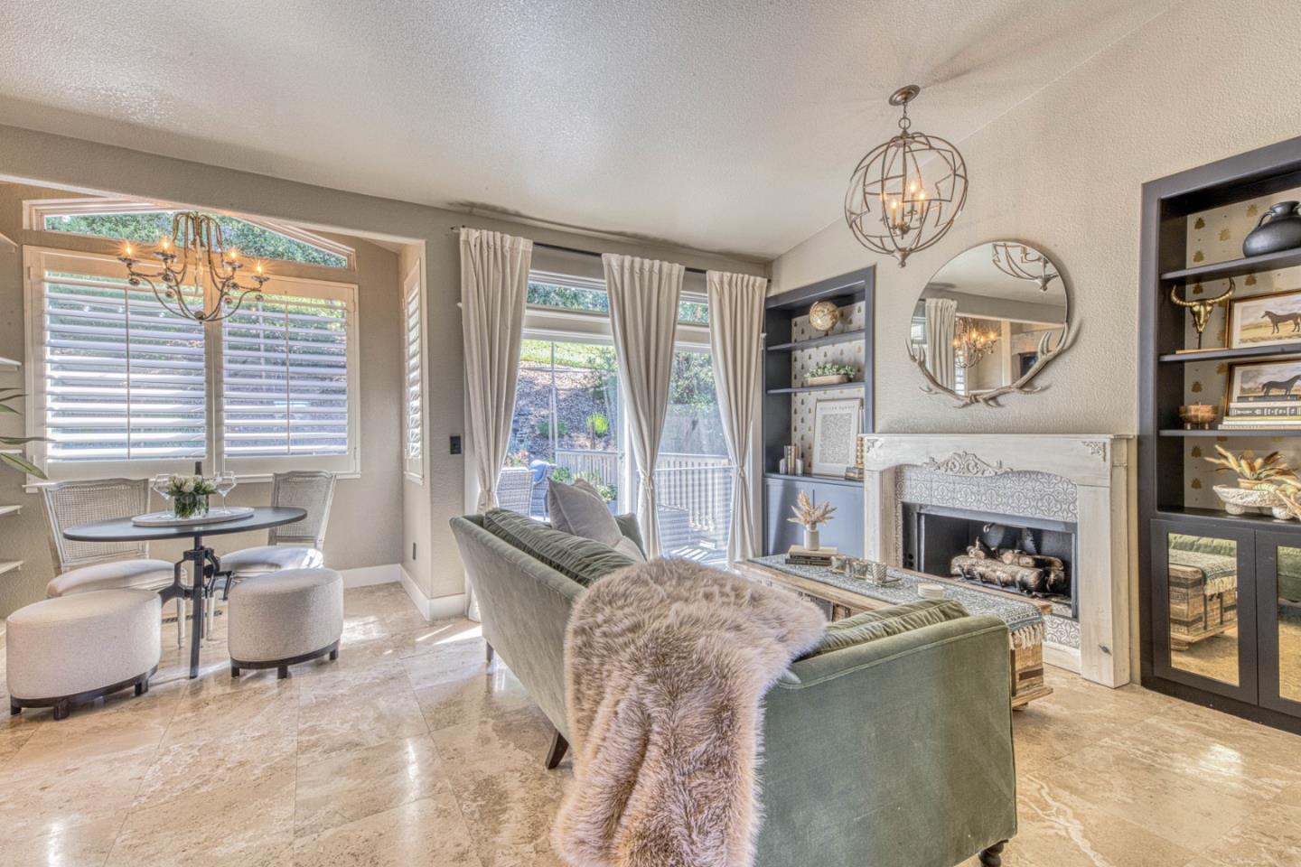 10618 Hillside Lane
