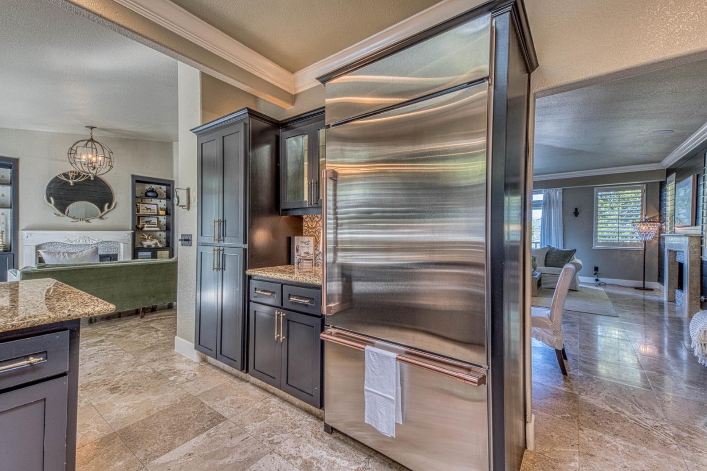 10618 Hillside Lane