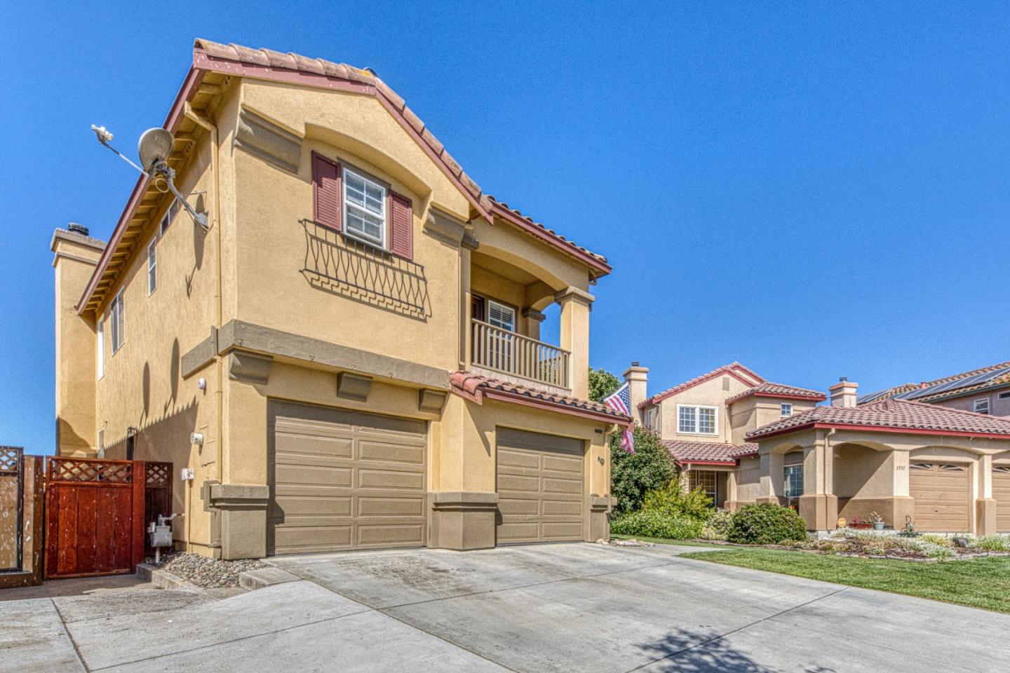 1529 Oyster Bay CT
