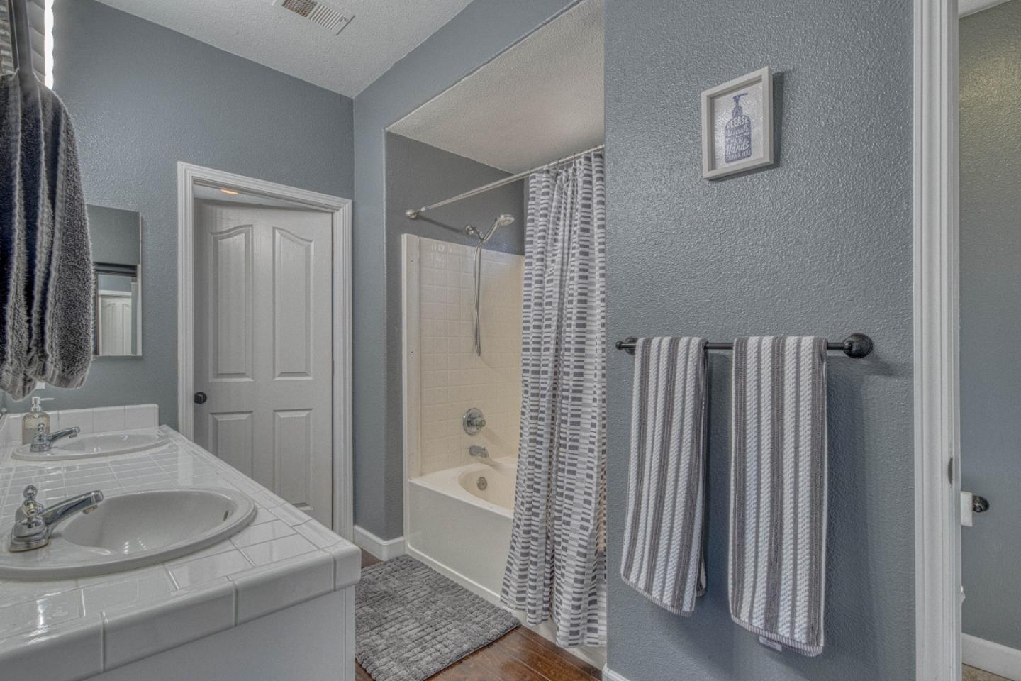 1529 Oyster Bay CT