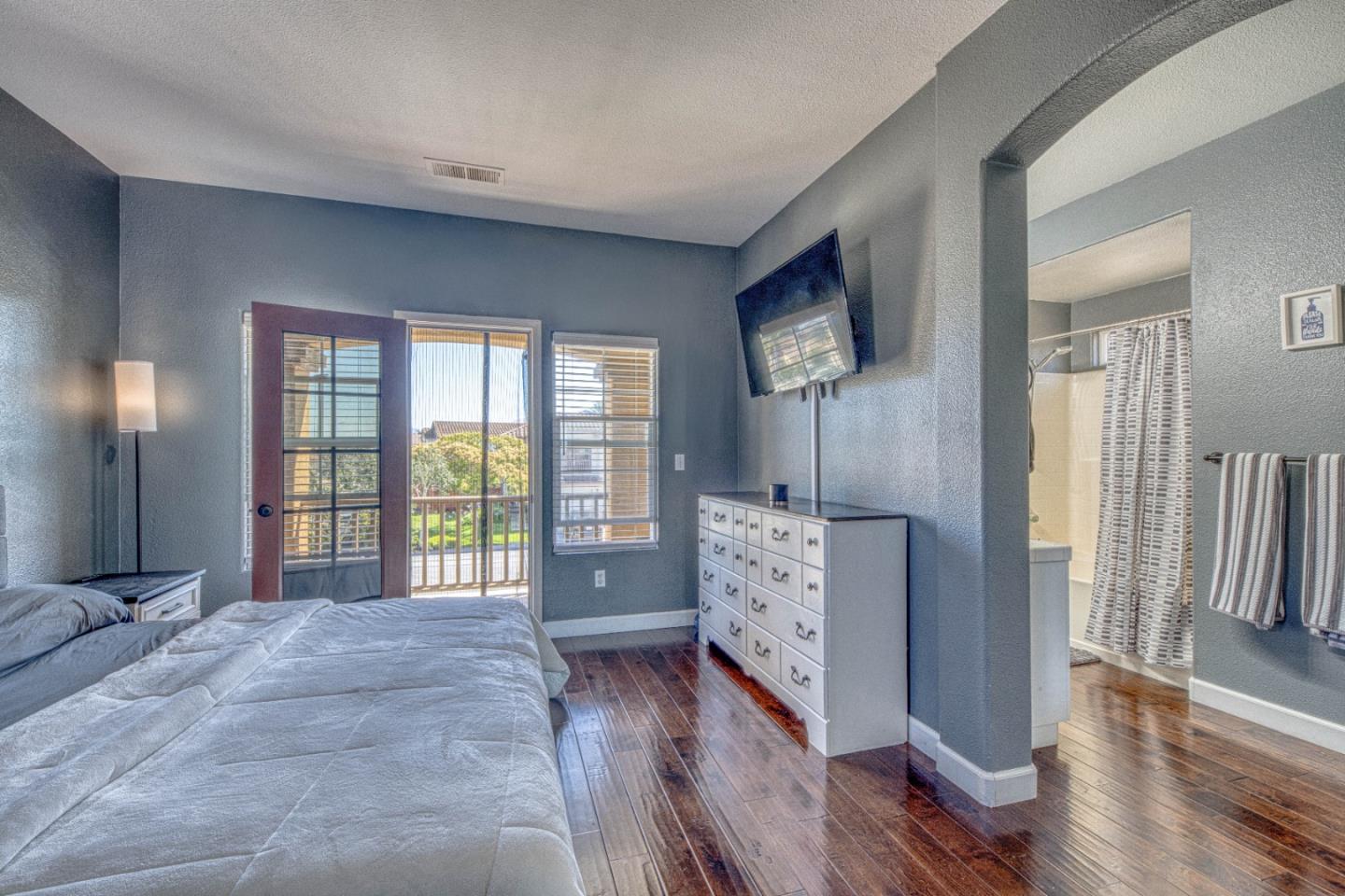 1529 Oyster Bay CT