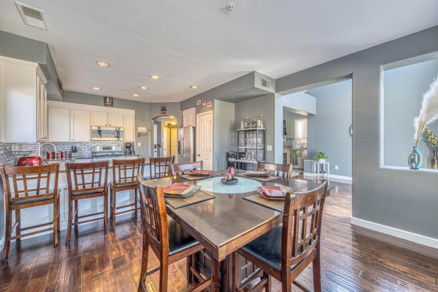 1529 Oyster Bay CT