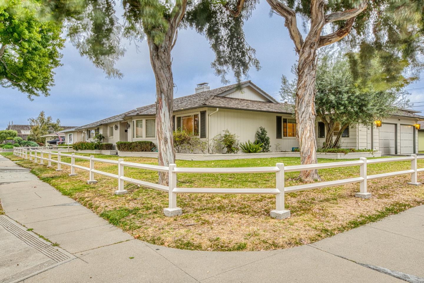 1167 Los Palos DR