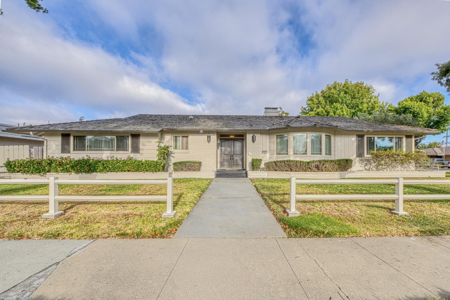 1167 Los Palos DR