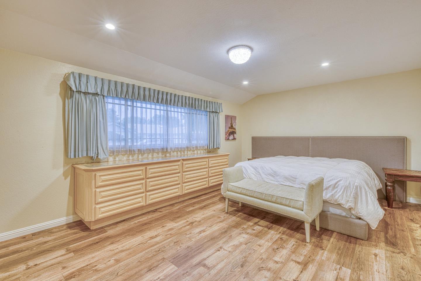 1167 Los Palos DR