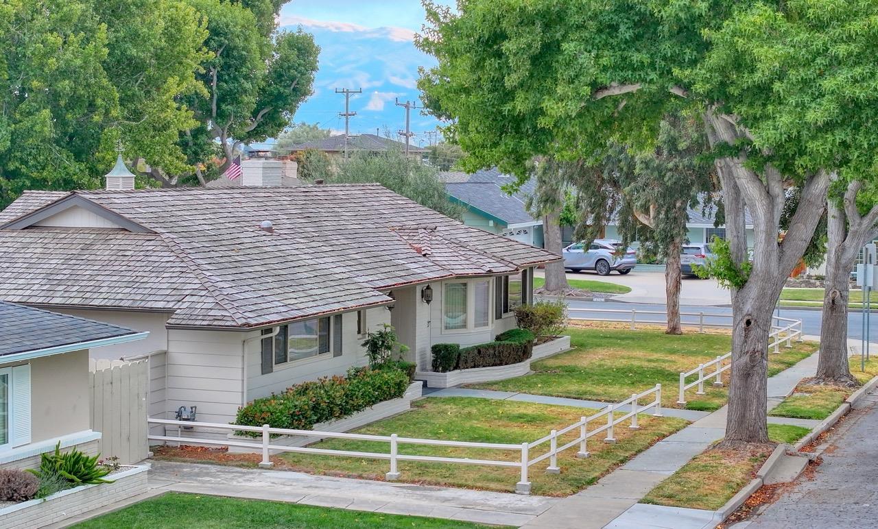 1167 Los Palos DR