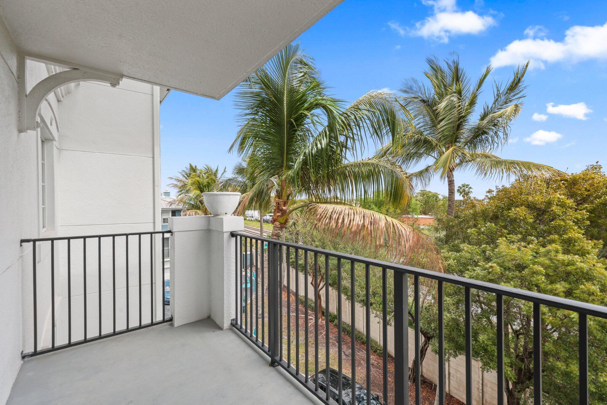 255 NE 3rd Avenue Unit 2-407