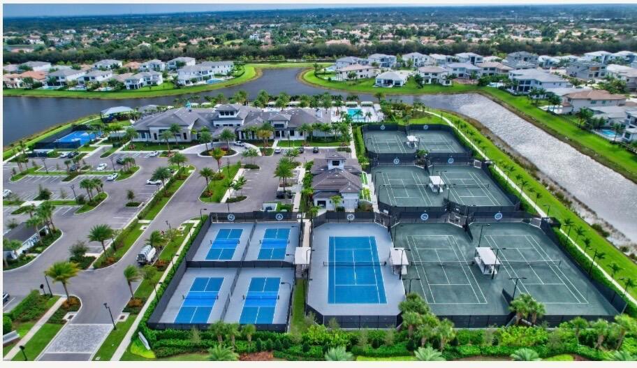 17317 Santaluce Manor